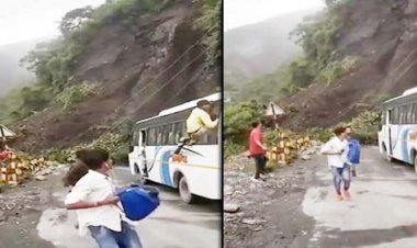 उत्तराखंड : नैनीताल में लैंडस्लाइड की चपेट में आने से बाल-बाल बची बस, पहाड़ी से पहाड़ का एक बड़ा हिस्सा खिसक कर हाइवे पर आ गया