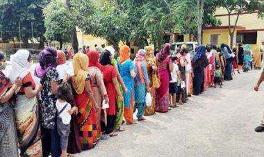 दो साल बाद जेलों में दिखा उत्सव का माहौल : बहनों ने भाई की कलाई पर बांधा रक्षासूत्र, राखी बांध कई बहने फफक-फफक कर रोईं
