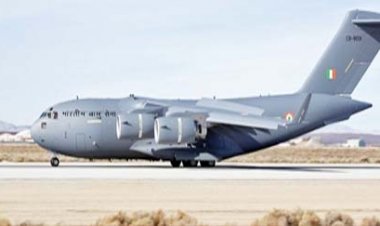Afghanistan Crisis : वायुसेना के C-17 और C-130J विमान भारत लौटे, 500 से ज्यादा भारतीयों को निकाला