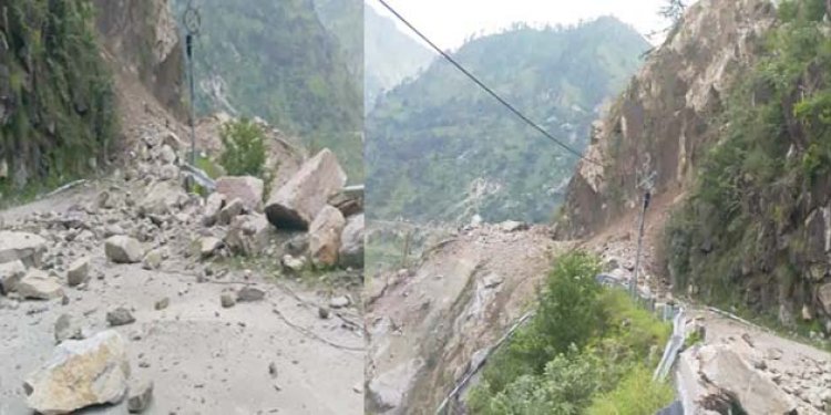 हिमाचल प्रदेश के किन्नौर में चलती बस पर लैंडस्लाइडिंग, किन्नौर-हरिद्वार हाईवे पर एक बस और दो कारें चट्टानों की चपेट में आए, एक यात्री की मौत; 60 से ज्यादा मलबे में दबे