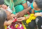 Madhya Pradesh : घर में 50 साल बाद बेटी ने लिया जन्म, गाजे-बाजे के साथ किया स्वागत; रास्ते में बिछाए गए फूल