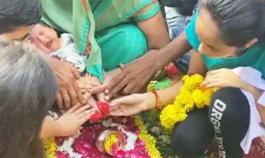Madhya Pradesh : घर में 50 साल बाद बेटी ने लिया जन्म, गाजे-बाजे के साथ किया स्वागत; रास्ते में बिछाए गए फूल