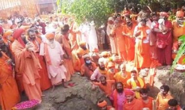 Narendra Giri Death case : महंत नरेंद्र गिरि को बाघंबरी मठ के बगीचे में दी गई भू-समाधि फांसी लगाने से महंत नरेंद्र गिरी की हुई थी मौत, पोस्टमार्टम रिपोर्ट में खुलासा