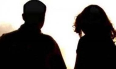 शिक्षक ने आठवीं की स्टूडेंट को फंसाकर किया रेप : परिवार के राजी न होने की बात कहकर शादी से किया इनकार, फिर बहन बताकर दोस्त से ही करा दी शादी