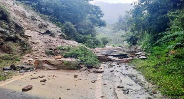 Heavy rain alert in Uttarakhand : दो दिन भारी बारिश का अलर्ट जारी, भूस्खलन के बाद गंगोत्री हाईवे बंद; शिमला में पुल गिरने से आवाजाही रुकी