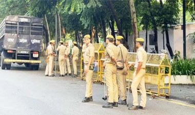 ADG Law and Order Prashant Kumar issued instructions : यूपी में 18 अक्टूबर तक पुलिसकर्मियों को नहीं मिलेगी छुट्टी, एडीजी ने इस कारण लगाई रोक
