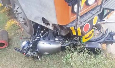 लखनऊ :  ट्रक ने दो युवकों को मारी टक्कर, हुई मौत, लोगों ने ट्रक को पकड़कर पुलिस को सौंपा, ड्राइवर और खलासी की तलाश