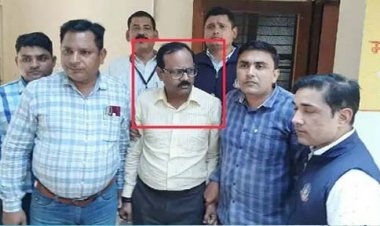मेरठ में 2 लाख की रिश्वत लेते बिजली इंजीनियर गिरफ्तार:रैपिड रेल प्रोजेक्ट में लाइन शिफ्टिंग का रूट मैप हैंडओवर के नाम पर ली थी घूस