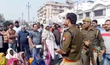 मेरठ में नगर निगम के खिलाफ महिलाओं ने लगाया जाम : सीवर लाइन जाम होने पर सड़क पर उतरी महिलाएं, एक घंटे तक मुख्य मार्ग जाम किया