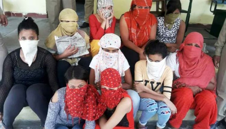उत्तराखंड : देहरादून पुलिस ने किया बड़ा खुलासा, फ्लैट में चलता था देह व्यापार; 8 महिलाओं समेत 11 गिरफ्तार