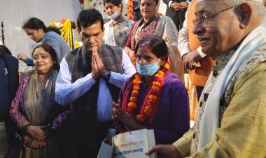 सबला किट पाकर महिलाओं के खिले चेहरे : चैरिटेबल ट्रस्ट व आशियाना परिवार का संयुक्त समारोह, समाजसेवियों का हुआ सम्मान