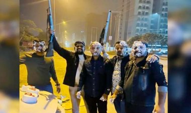 नोएडा : देर रात सोसाइटी के मेन गेट पर बर्थडे सेलिब्रेट किया, फिर की हवाई फायरिंग; दहशत में सोसायटी के लोग
