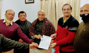 जीएसटी को लेकर राजनाथ सिंह से मिले कपड़ा व्यापारी : जीएसटी नही बढ़ाए जाने की रखी मांग