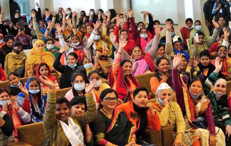 उत्तराखंड : केजरीवाल ने किया बड़ा चुनावी ऐलान, AAP की सरकार आई तो हर महिला को प्रति माह देंगे एक हजार रुपये