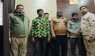 चार शातिर लुटेरे लूट की वारदात की तैयारी कर रहे थे, पुलिस ने घेर कर पकड़ा, कार और असलहे बरामद : आगरा