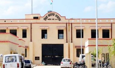 विदेशी कैदी की गलत रिहाई पर नहीं हुई कोई कार्यवाही :  जेल अफसरों पर कार्यवाही में शासन अपना रहा दोहरा मापदंड, नोएडा में विचाराधीन बन्दी की रिहाई पर अधीक्षक को किया निलंबित