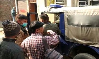 2 रुपए के विवाद में युवती पर फेंका तेजाब: हादसे में ग्राहक की 18 साल की युवती और दुकानदार का 21 साल का युवक घायल