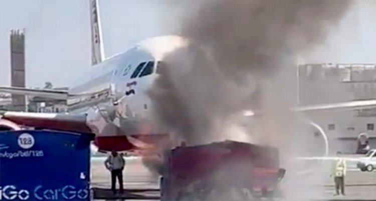 मुंबई एयरपोर्ट पर बड़ा हादसा, विमान को पुशबैक देने वाली गाड़ी में लगी आग, हादसे के दौरान यात्री थे सवार