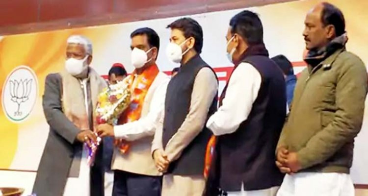 पूर्व IPS अफसर असीम अरुण ने ज्वाइन की BJP:कन्नौज सदर विधानसभा में जीत के लिए खींचा खाका, जल्द पब्लिक के बीच पहुंचकर करेंगे चुनाव प्रचार