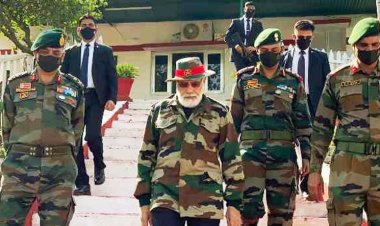 सेना की वर्दी पहनने के चलते पीएम मोदी की बढ़ी मुश्किल, कोर्ट ने जारी किया नोटिस
