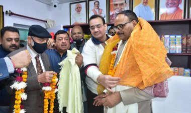 कैंट सीट पर भाजपा प्रत्याशी बृजेश पाठक को दिया समर्थन : सिंधी व पंजाबी समाज के पदाधिकारियों ने घर पहुँचकर किया अभिनंदन व स्वागत