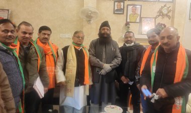 पार्षद विनोद मौर्या की अगुवाई में टोलियां बनाकर होगा प्रचार : भाजपा प्रत्याशी को जिताने के लिए आवास पर हुई बूथ कमेटी की बैठक, आज से तीन दिन होगी बूथों पर पन्ना प्रमुख की बैठकें