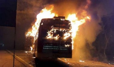 उत्तर प्रदेश के बरेली में प्राइवेट बस की टक्कर से बुजर्ग की मौत, गुस्साए लोगों ने बस में लगाई आग