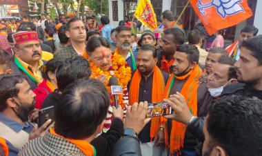 भाजपा के राजेश्वर सिंह ने बंगला बाज़ार व आसपास किया जनसंपर्क : चंद्रिका मंदिर में पूजा-अर्चना के बाद शुरू हुआ जनसंपर्क अभियान, शारदानगर प्रथम वार्ड के पार्षद विनोद मौर्या ने कराई पदयात्रा