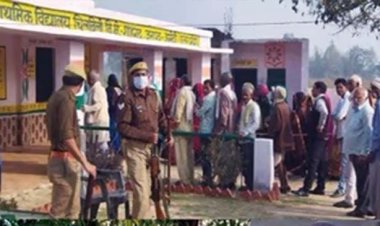 यूपी में पांचवे चरण का चुनाव: मतदान केंद्रों के बाहर लगी लंबी लाइन, कई जगह ईवीएम खराब होने की खबरें, वोटिंग जारी