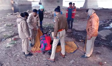 आगरा में यमुना किनारे पुल के नीचे मिला शव : 26 फरवरी को घर से लापता हो गई थी, पुलिस ने शव को पोस्टमार्टम के लिए भेजा