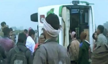 आगरा-लखनऊ एक्सप्रेस-वे पर ड्राइवर को झपकी लगने पर आगे चल रहे डंपर में घुसी बस, 40 यात्री घायल, कई गंभीर