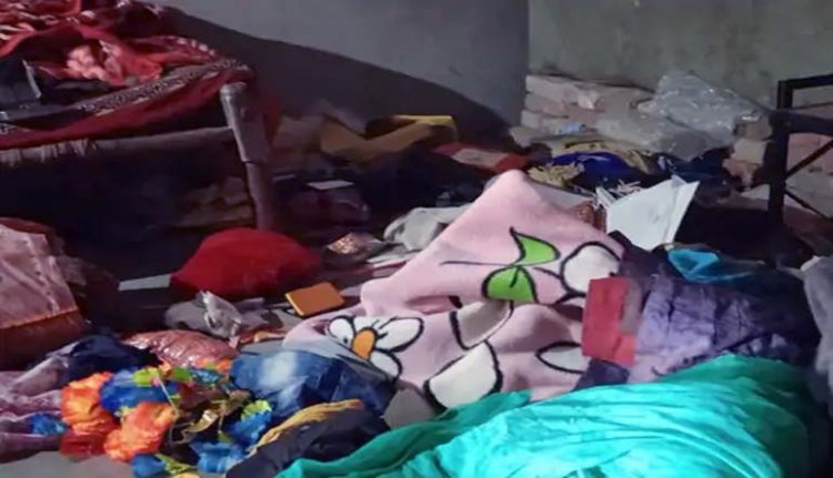 औरैया के फफूंद में तीन घरों को पर चोरों ने बोला धावा:बक्से के ताले तोड़कर चुराए जेवर, बर्तन व कपड़े, तीनों परिवार गए हुए थे बाहर
