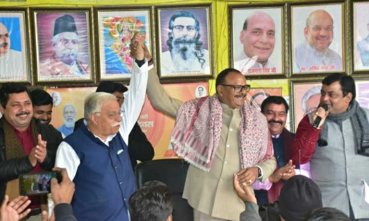कैंट विधानसभा में बृजेश पाठक के चुनाव प्रचार ने पकड़ी तेजी : भाजपा कार्यकर्ताओं ने प्रचंड मतों के साथ बृजेश पाठक को जिताने का लिया संकल्प