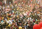 मथुरा होली 2022 रंगभरणी एकादशी पर वृंदावन में उमड़े लाखों श्रद्धालु : बांकेबिहारी मंदिर में होली का उल्लास, एकादशी पर आस्था के रंग में डूबी कान्हा की नगरी