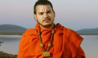 जगदगुरु रामभद्राचार्य के उत्तराधिकारी पर कुकर्म का मुकदमा दर्ज : नाबालिग को मालिश के बहाने कमरे में बुलाकर की हैवानियत