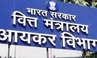 लखनऊ : उद्यमिता विकास संस्थान के निदेशक देवेंद्र प्रताप सिंह के दिल्ली आवास से पांच करोड़ रुपये बरामद, नोएडा-गाजियाबाद में भी छापा