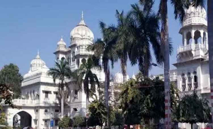 केजीएमयू से डेढ़ साल पहले ट्रक से लाखों का सामान बाहर ले जाने में फंसे निलंबित इंजीनियर अब बर्खास्त