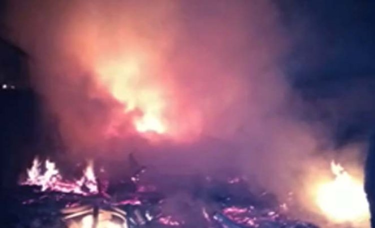 लखनऊ में झुग्गी-झोपड़ी में लगी आग : 10 से ज्यादा झोपड़ियां जलकर हुईं राख, फायर ब्रिगेड की 3 गाड़ियों ने पाया काबू