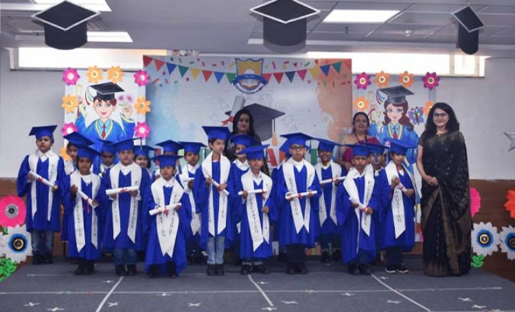 श्रीराम ग्लोबल स्कूल गोमतीनगर लखनऊ में स्नातक की उपाधि मिलते ही खिल उठे छात्रों के चेहरे