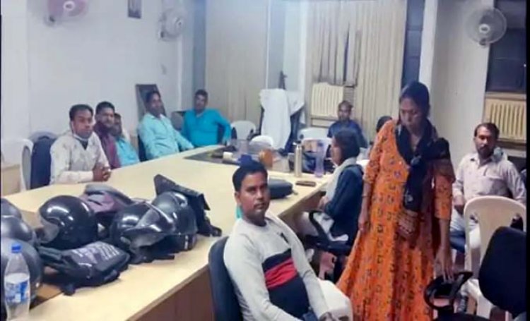 कानपुर में जमाकर्ताओं का भुगतान नहीं होने से परेशान एजेंटों ने कर्मचारी-अधिकारियों सहित खुद को ऑफिस में किया कैद