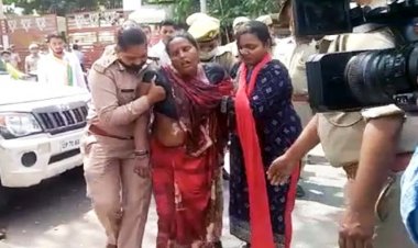 यूपी की राजधानी लखनऊ में BJP ऑफिस के बाहर महिला ने किया आत्मदाह का प्रयास, जानिए वजह