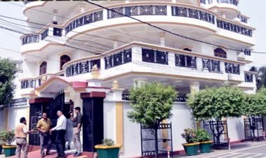 लखनऊ में एलडीए के पूर्व सचिव डा. रामविलास यादव के लखनऊ स्थिति आवास पर विजिलेंस टीम का छापा