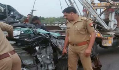 लखनऊ-आगरा एक्सप्रेस-वे पर सड़क हादसे में पति-पत्नी और बेटी सहित चार की मौत : कंटेनर ने कार में मारी टक्कर, छोटे भाई की शादी में जा रहे थे बिहार