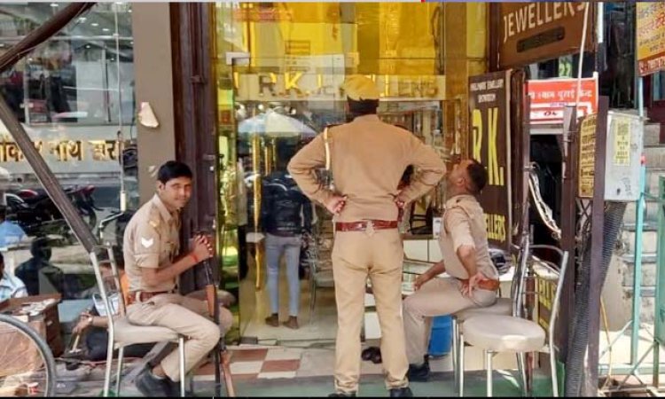 लखनऊ के कृष्णानगर के सर्राफा कारोबारी आर के ज्वेलर्स को कुरियर में कारतूस भेज मांगे पांच लाख रुपये