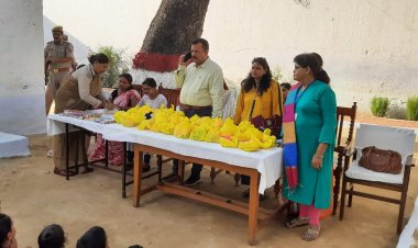 शाहजहांपुर जेल में महिला बन्दियों को मिले सौंदर्य प्रसाधन : महिला बन्दियों को दिया जाएगा सिलाई कढ़ाई प्रशिक्षण