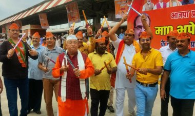 ढोल नगाड़ों से  सिंधी समाज ने किया भाजपा के नए अध्यक्ष का स्वागत