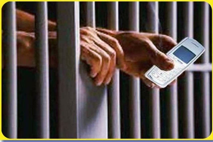 लखनऊ जेल में हाई सिक्योरिटी बैरक तक पहुँचा मोबाइल फ़ोन :  सुरक्षा में हुई लापरवाही की घटना छिपा ले गए जेल अफसर