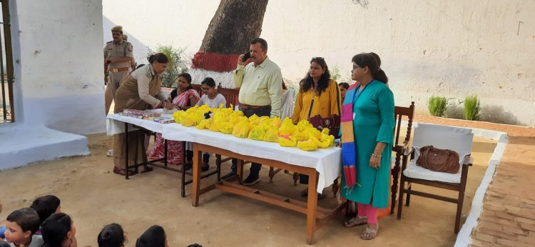 शाहजहांपुर जेल में महिला बन्दियों को मिले सौंदर्य प्रसाधन : महिला बन्दियों को दिया जाएगा सिलाई कढ़ाई प्रशिक्षण