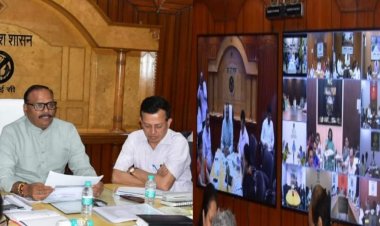 उपमुख्यमंत्री ब्रजेश पाठक ने योजना भवन में वीडियो कान्फ्रेंसिंग के माध्यम से मण्डलीय एवं जनपदीय अधिकारियों के साथ की विभागीय समीक्षा बैठक