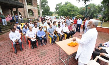 जलशक्ति मंत्री ने सिंचाई विभाग की चतुर्थ श्रेणी महिला कर्मियों को सम्मानित किया
